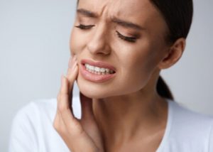 Toothache in lower teeth